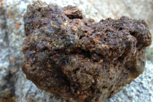 An image of Shilajit resin.